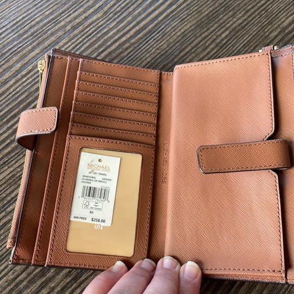 Michael Kors Jet Set Double Zip Wallet NWT - Picture 9 of 16